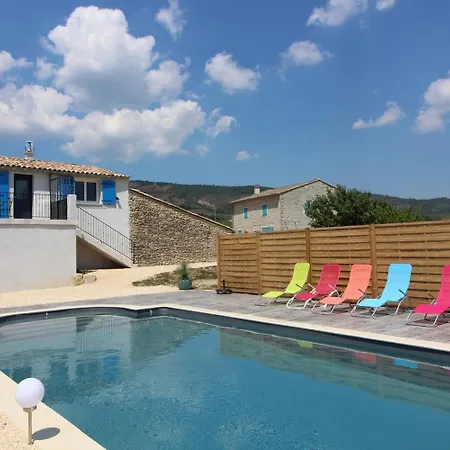 Du Soulier 6p, 3ch, Piscine Holiday home