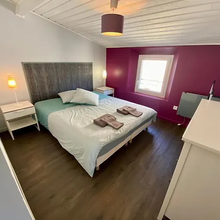 Du Soulier 6p, 3ch, Piscine Holiday home